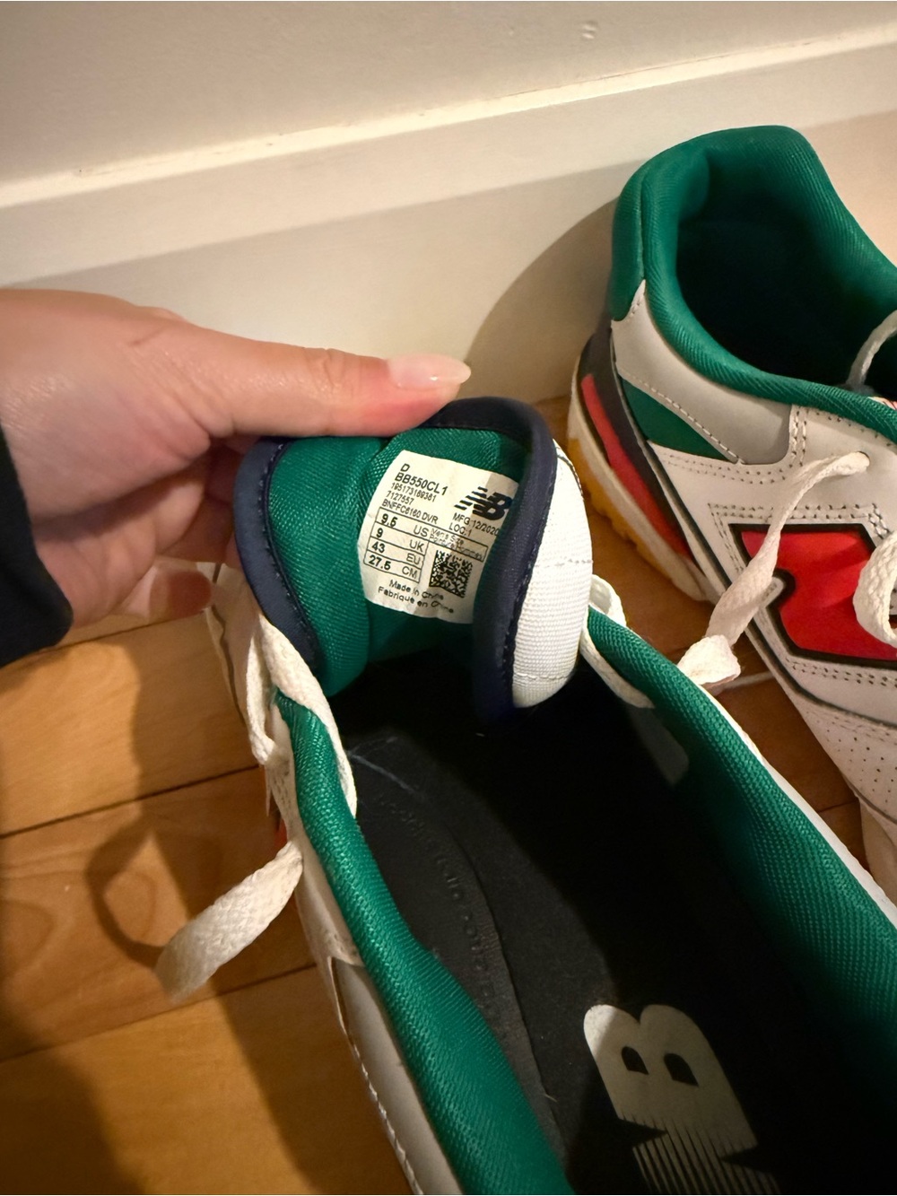 New Balance 550 White Red Green Sneakers - Picture 4 of 4